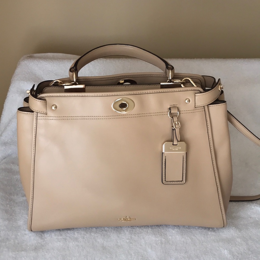 Beautiful Coach leather peek a boo style bag